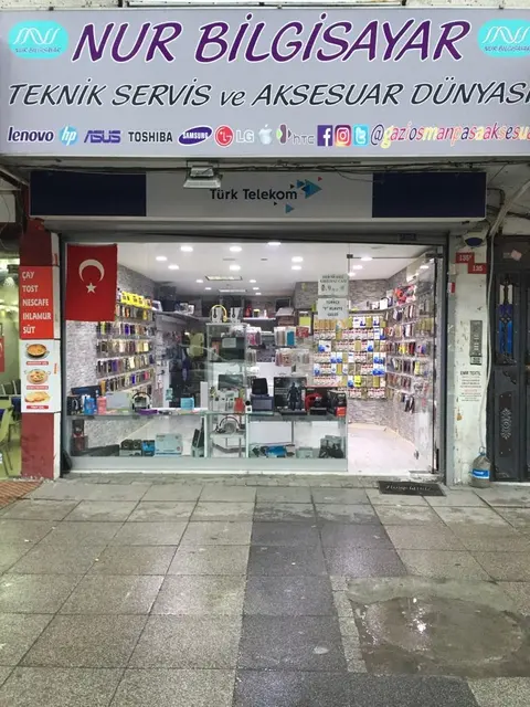 Nur Bilgisayar dükkân cephesi, Cengiz Topel Caddesi, Gaziosmanpaşa